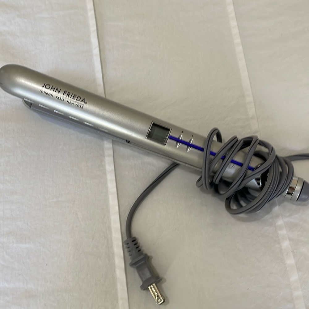 💕John Frieda flat iron